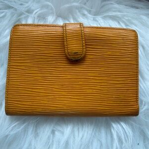 LV Epi Kisslock Leather Wallet